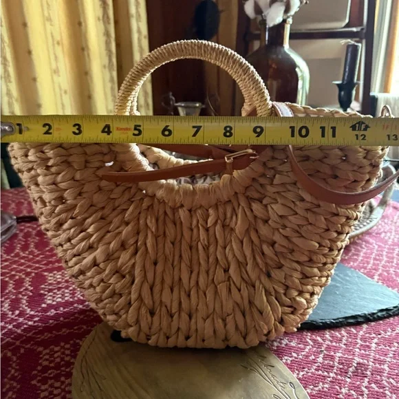JustFab Tan Woven Tote Bag - Picture 14 of 16